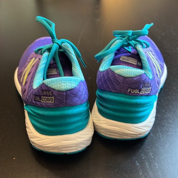 New Balance Women’s Fuel Core Urge Size 6.5 EUC - Picture 4 of 6